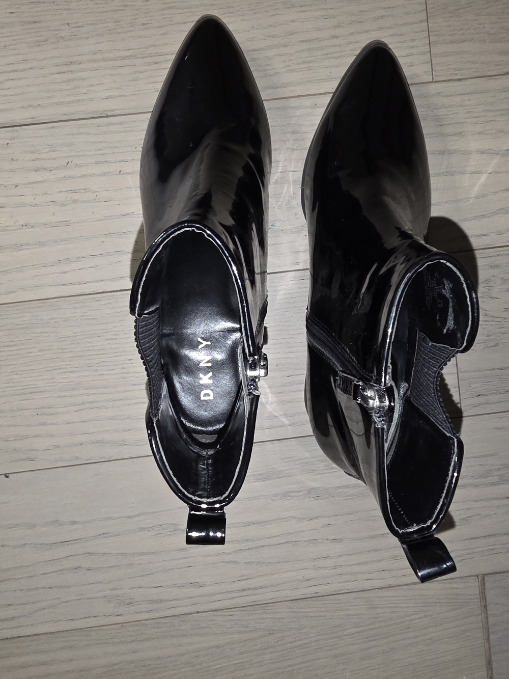 DKNY Womens Black Patent Pointed-Toe Ankle Boots